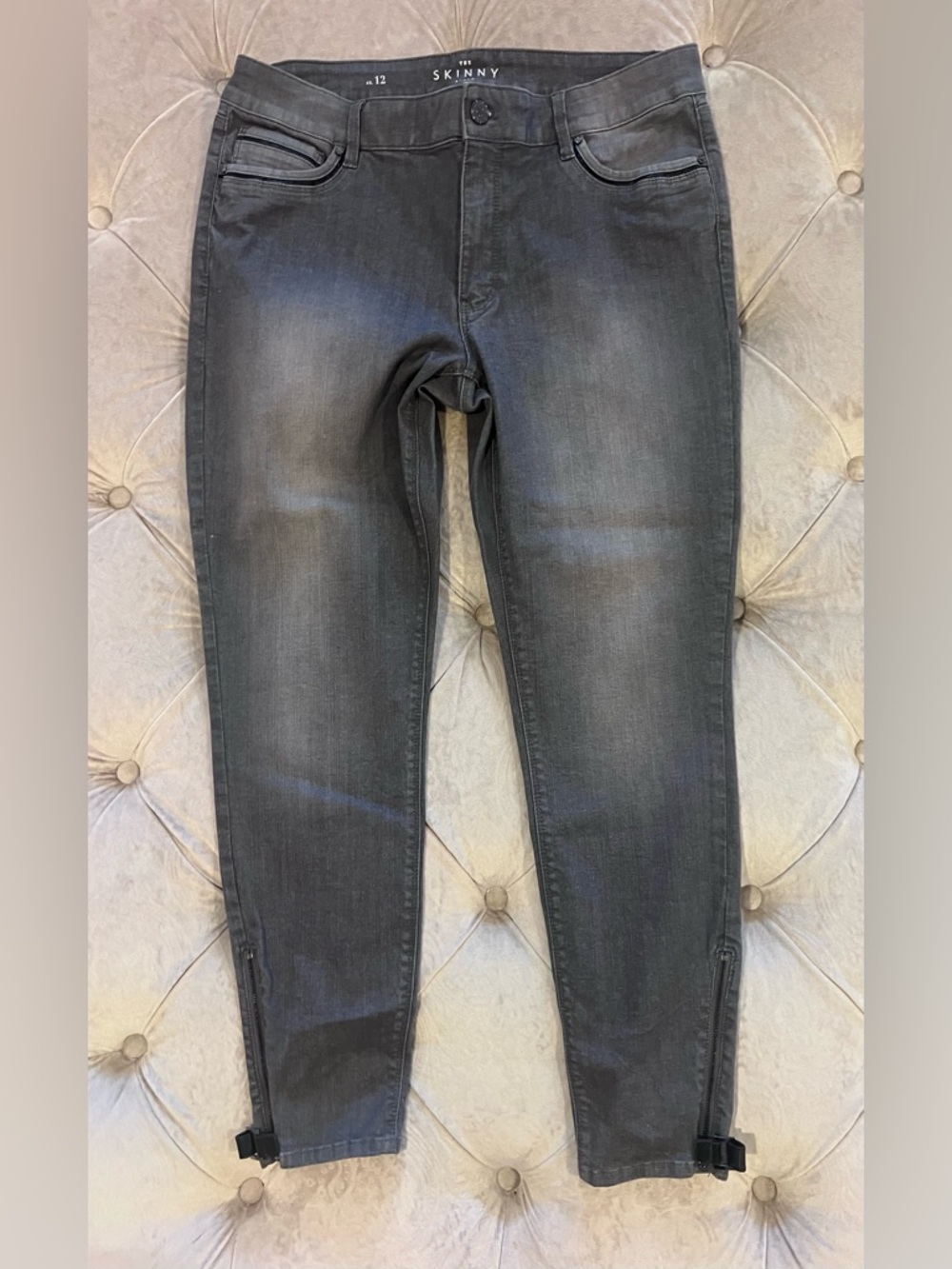 NWoT White House Black Market Women's Skinny Jeans in Washed Black Size 12